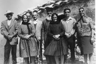 Άγιο Λιάς, Άκοβος 1967. Απο αριστερά: Κώστας Μενούνος (Κοτσαρέλης), Ασπασία (παπαδιά), Γιώργος Δ. Τζιαμουράνης, Τσόλακας, παπα Αντώνης, Τσολακο-Χρίσταινα, γεώργιος Σωφρονάς, Αντέλα Μήτρου.