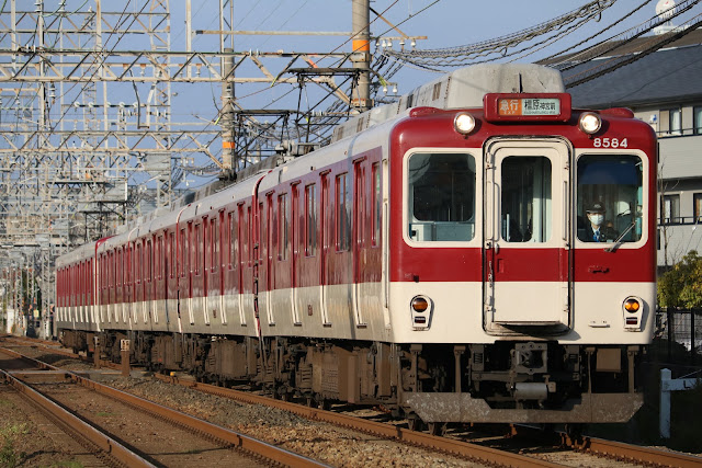 近鉄8000系(8584F) 近鉄橿原線新ノ口第4号踏切(新ノ口駅ー大和八木駅間