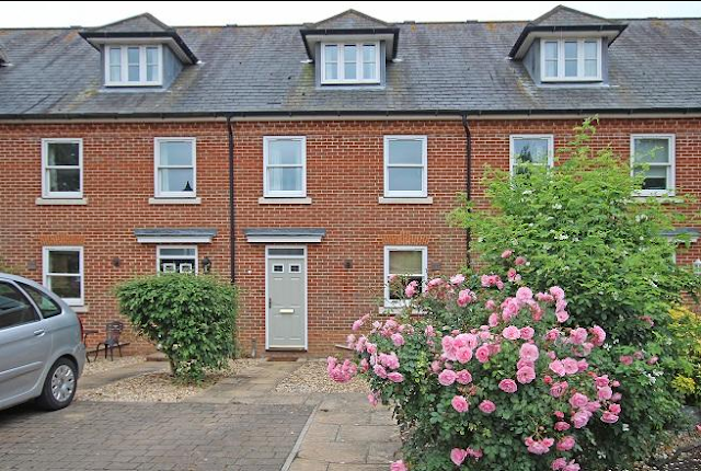 3 bed house, The Sadlers, Chichester, West Sussex