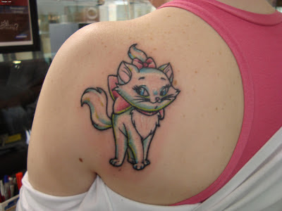 TATUAJES DE GATOS EN ESPALDA