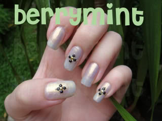 nail art flower, short nails 