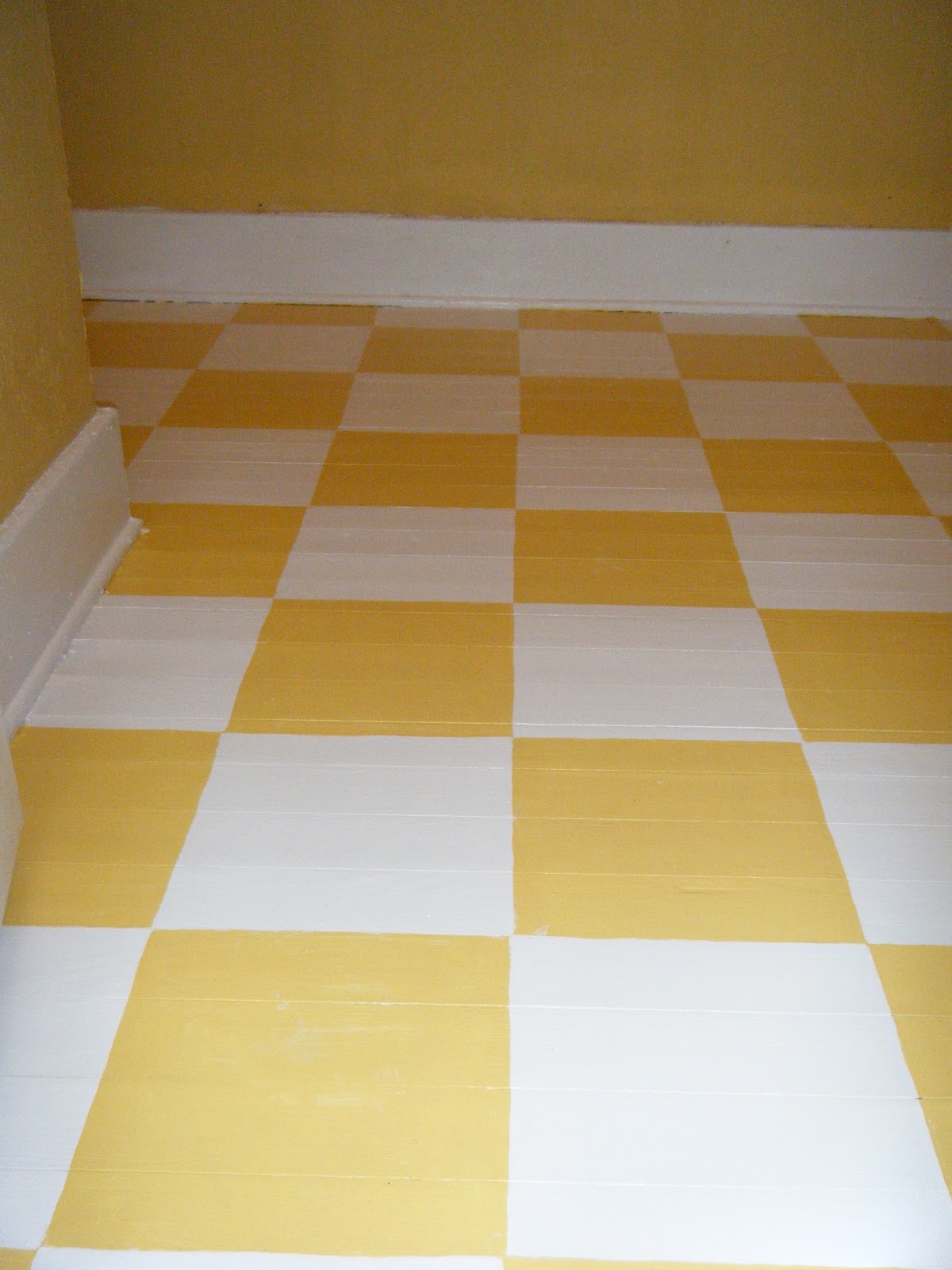 Creativity in DIY: You Can Do It!: Paint a wood floor? Why not?