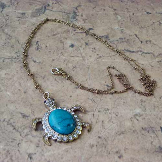 Turtle pendant necklace in turquoise