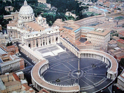 Resultado de imagen de PLAZA SAN PEDRO VATICANO frontal