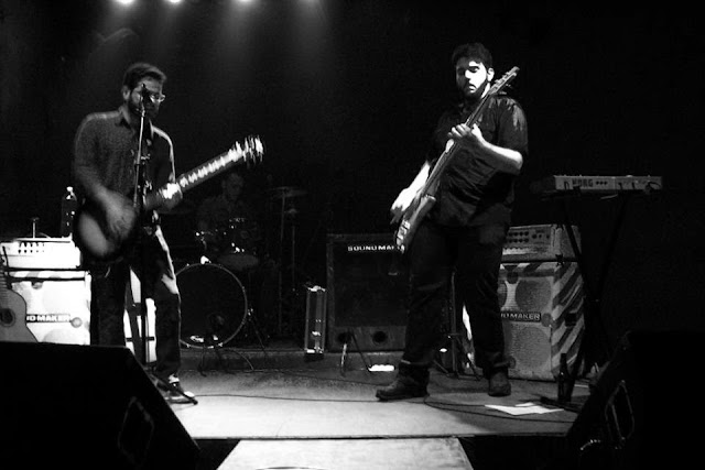De Soslaio é uma banda Paulistana de Rock Alternativo, que mescla várias influências musicais.