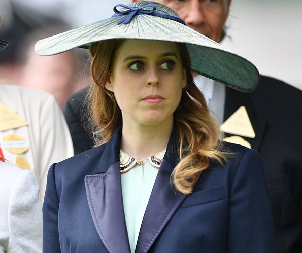 Princess Beatrice and Dave Clark split after 10 years together. grandmother, Queen Elizabeth