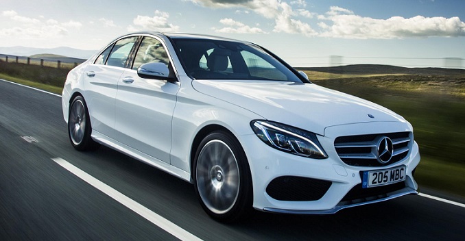Kiểm tra lái xe Mercedes-Benz C-Class vào năm 2015