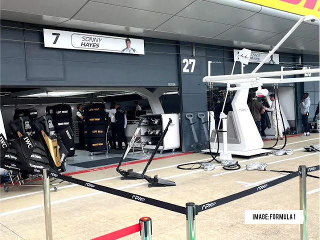 Penampakan Mobil F1 Brad Pitt di Silverstone Lengkap Dengan Garasi dan Pitwall