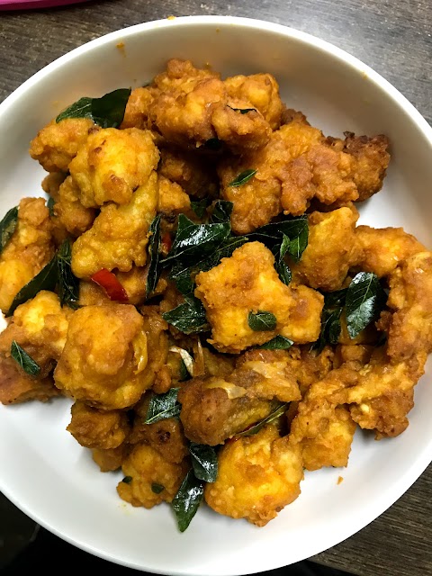 Ayam Goreng Telur Masin : Ayam goreng saus telur asin bahan: