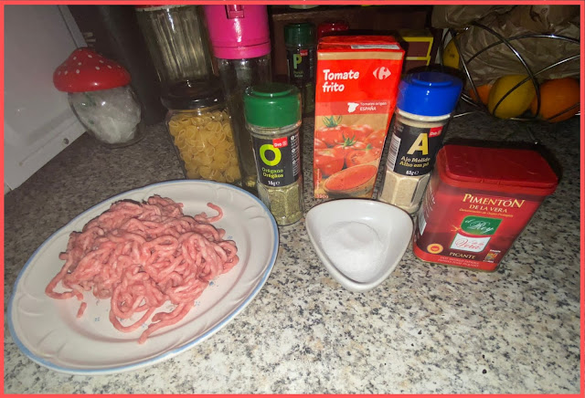 ingredientes para receta de coditos con salsa de tomate y carne
