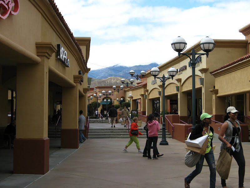 Dessert Hills Premium Outlet