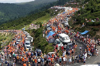 Plateau-De-Beille-crowds -(click on the thumbnailfor a larger image)