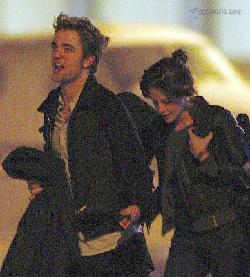 kristen stewart and robert pattinson kissing offset. Robert Pattinson