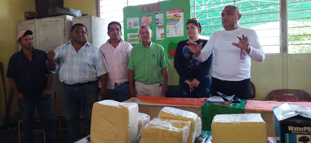 GESTIÓN-PEDRO CAMEJO: Luis Cuervo llevó  donación de Queso y Bomba para extracción de agua a la Escuela Bucaral.