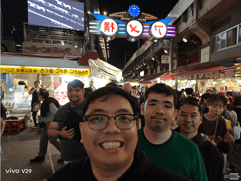 vivo V29 5G low light selfie in Ameyokocho