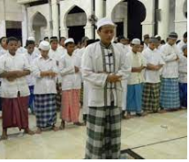  6 Contoh Ucapan Imam, Untuk Merapatkan Shaf Jamaah. 