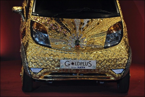 Indian-Car-Maker-Tata-Unveils-Gold-plated-Nano_01