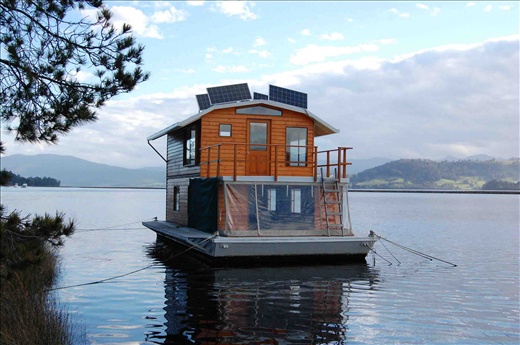 houseboat at victoria australia