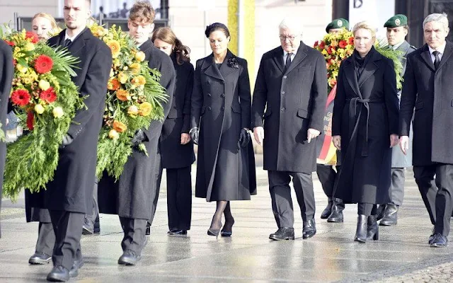 Crown Princess Victoria wore a new navy blue dezire wool coat by Andiata, and black dress by Andiata. Elke Büdenbender