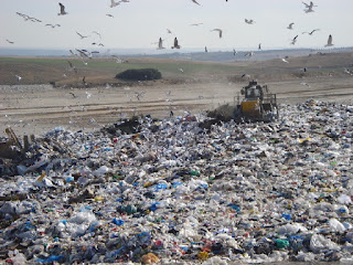 imagen de monticulos de bolsas plasticas