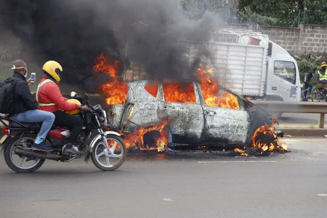 Mercedes Benz coaught fire along Thika superhighway