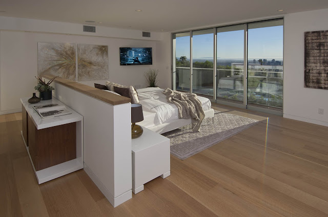 Picture of large modern bedroom