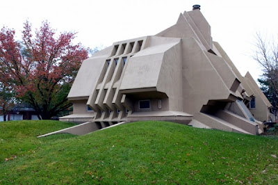 Space-inspired house in Chicago