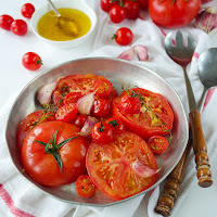 http://siasoulfood.blogspot.de/2015/08/gegrillter-tomatensalat.html