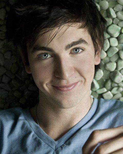 Nicholas Braun Profile Pics Dp Images