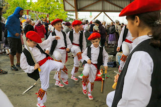 Alarde infantil de danzas de las fiestas de Beurko Bagatza