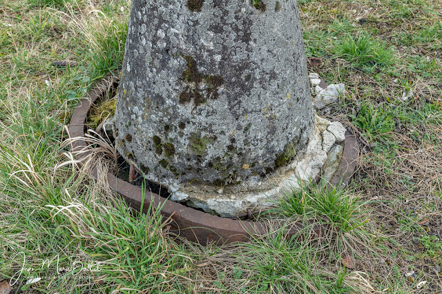 Maschinengewehr zur Flugabwehr auf Betonlaffette (1912) (Mitrailleuse antiaérienne sur socle en béton)