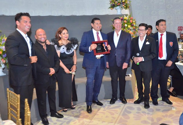 Recibe Alejandro Armenta distinción binacional de líderes migrantes