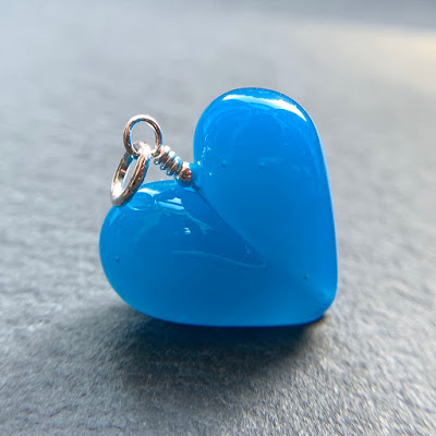 Handmade lampwork glass heart bead pendant by Laura Sparling made with CiM Daydream