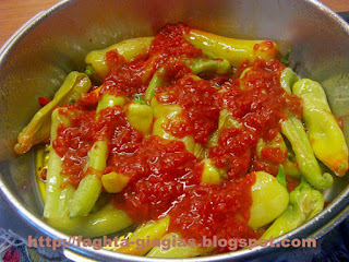 Πιπεριές με κόκκινη σάλτσα και φέτα - από «Τα φαγητά της γιαγιάς»