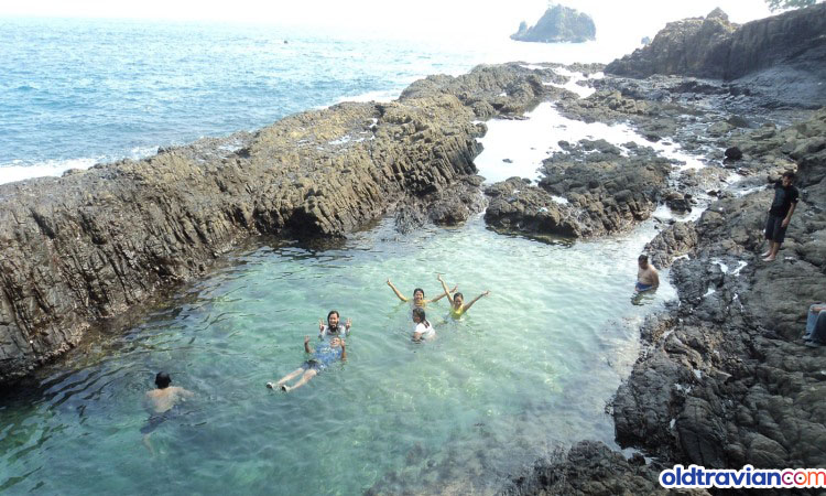 Pantai Teluk Kiluan