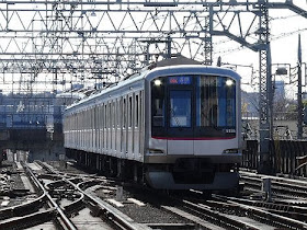 【緑から青に変更！】東急目黒線5080系の各停　西高島平行き