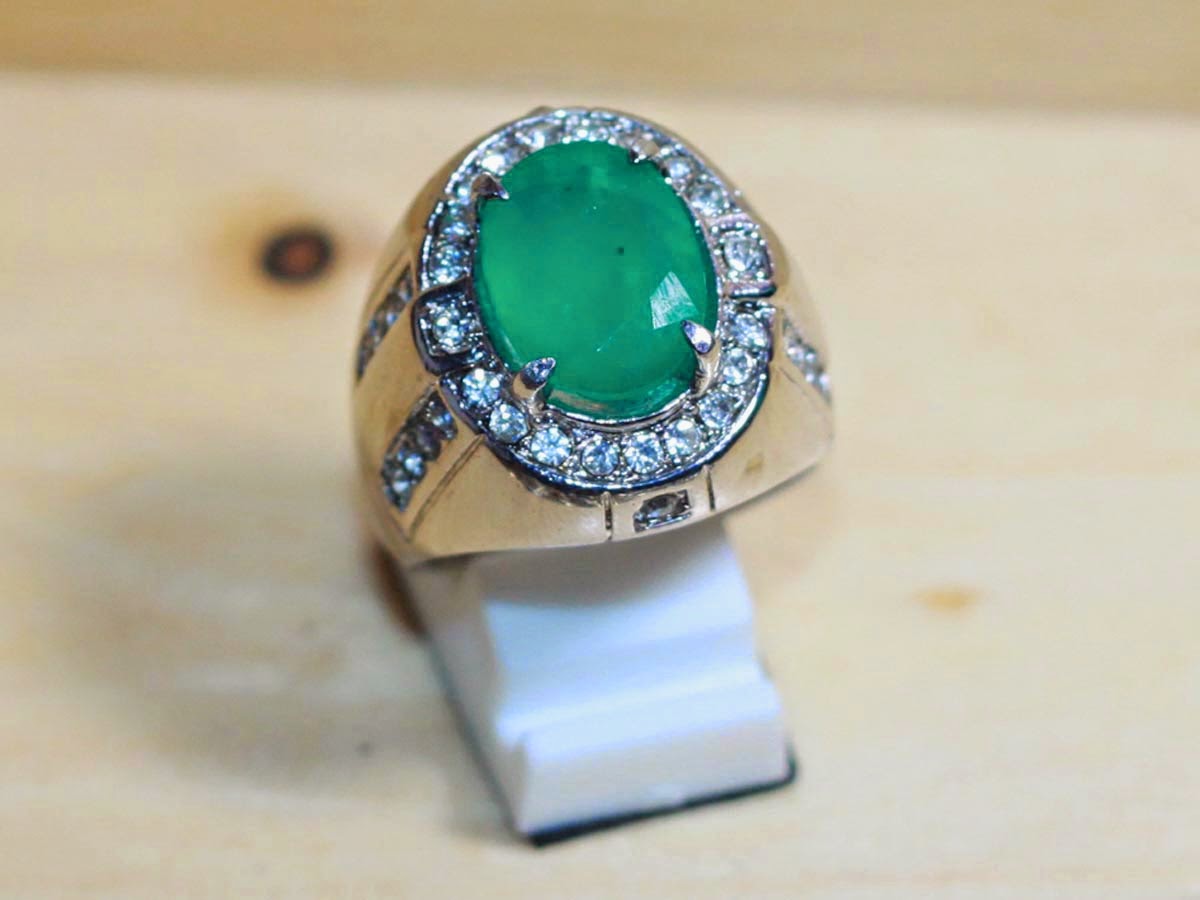 Jual beli segala rupa: Batu Jamrud / Zamrud Emerald 