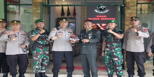 Polres Pandeglang Berikan Ucapan HUT TNI Ke-77