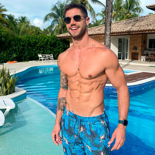 Jonas Sulzbach sem camisa