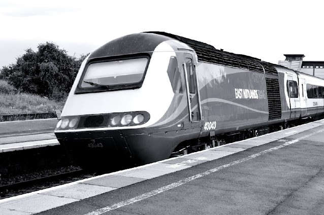 east midlands train class 43043 hst at wellingborough