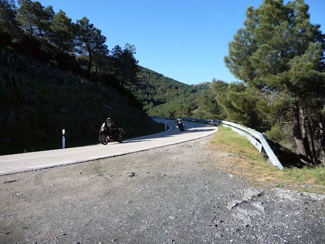 bmw f800gs trail el muyo pueblos negros rojos