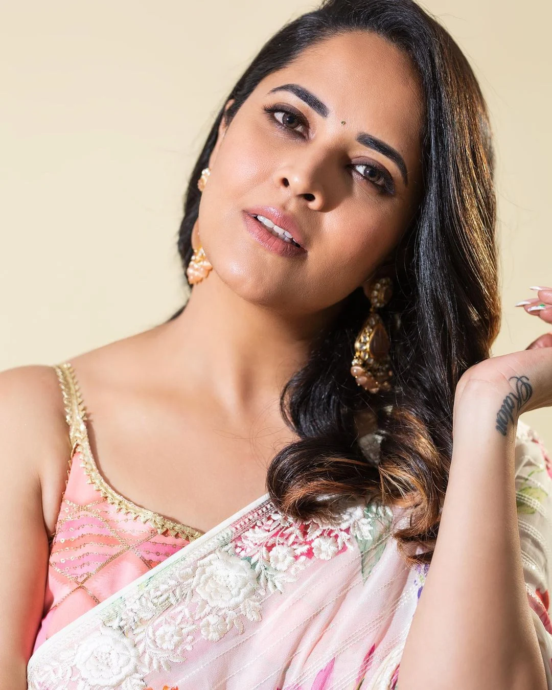 Actress Anasuya bharadwaj white floral saree photoshoot