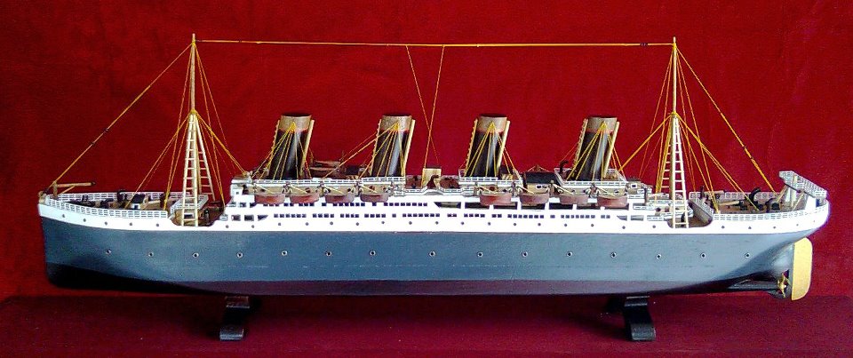 Miniatur Kapal Kerajinan Tangan Kapal Titanic 