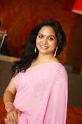 Singer Sunitha dazzling saree photos-thumbnail-1