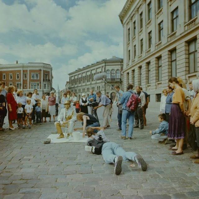 1991 год. Рига. Домская площадь. Performance "Bronzas cilvēks"