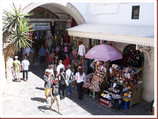 097 - Túnez, la medina. Otra vista del zoco de Attarine desde lo alto de la galería de la Gran Mezquita Jamâa ez Zitouna.