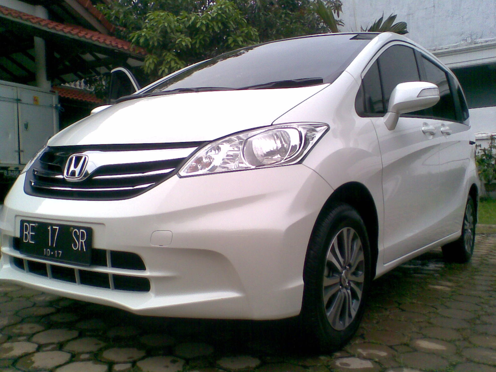 AA AUTO DETAILS HASIL POLESAN MOBIL  WARNA  SILVER GOLD  PUTIH