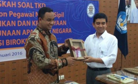 Kemendikbud Resmi Serahkan Naskah Soal Tes Kompetensi Dasar CPNS ke Ke-menpan dan RB