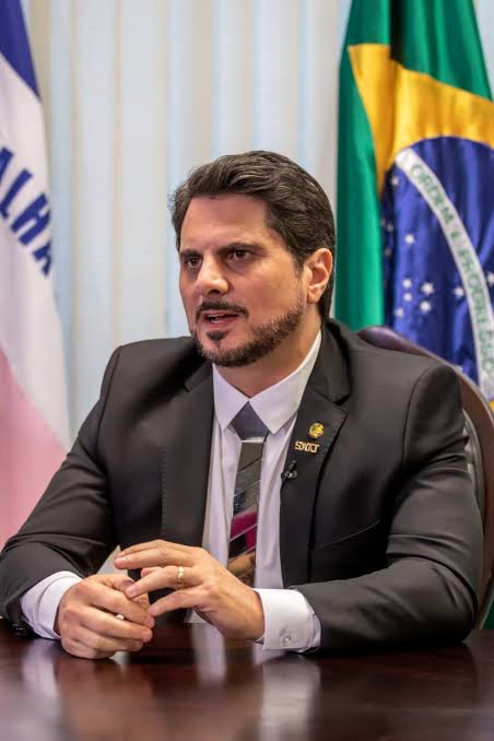 SENADOR ACUSA MINISTRO DA JUSTIÇA DE ENVOLVIMENTO EM CRIMES