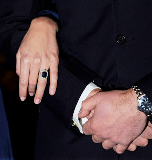 Prince William Kate Middleton engagement ring picture